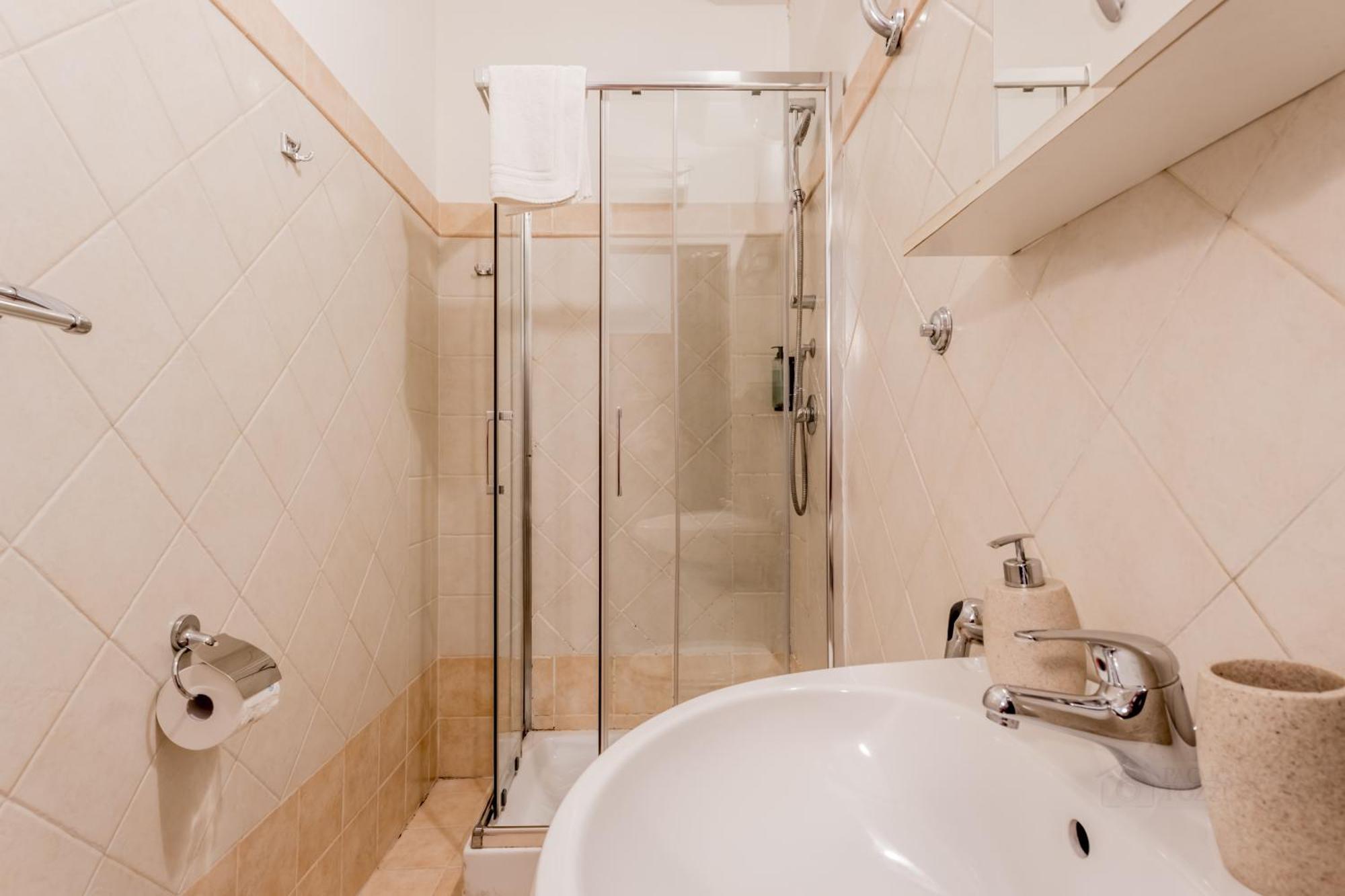Ariana Luxury Guest House Рим Екстериор снимка